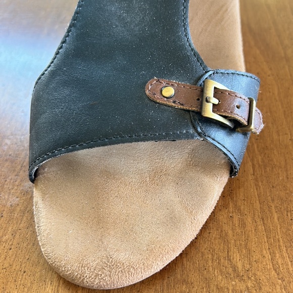 A2 Aerosoles black mayflower Wedge sandal with brown buckle accents back zipper - Picture 5 of 9